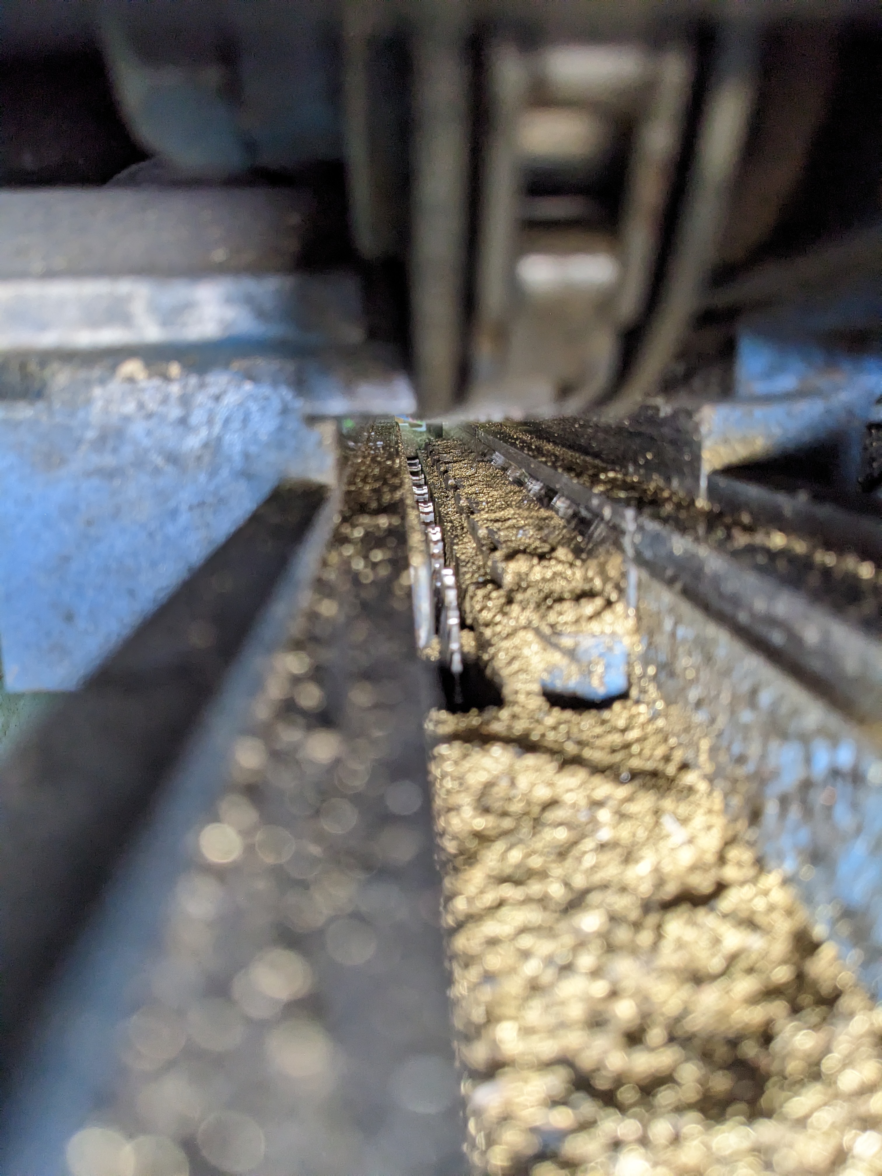 A matrices teeth cutting machine.